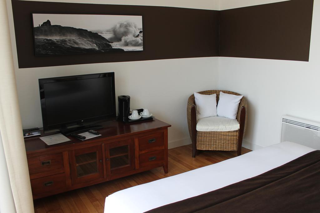 Hotel Le Poisson D'Avril Guilvinec Zimmer foto